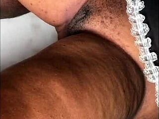 Fucking the Pussy of This Beautiful Curvy Black Girlfriend on Bed!