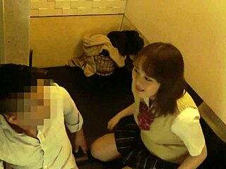 जापान की छुपी कैमरा मसाज पार्लर में क्यूट एमेच्योर के साथ गुप्त सेक्स एक्शन रिकॉर्ड करती है