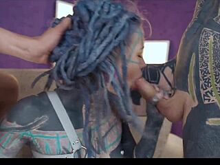 I love Anuskatzz's goth anal show