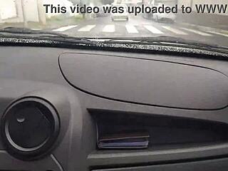 Estou Fazendo Uber E A Mulher Do Meu Vizinho Pagou Um Boquete Delicioso No Carro Pra Mim