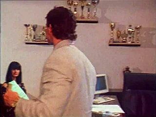 venere bianca is a slutty career woman