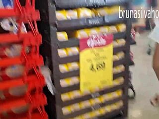 filming the hot blonde at the market, sneaky voyeur style!