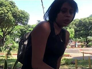 Doy trabajo a venezolana de webcam pero primero se desnuda