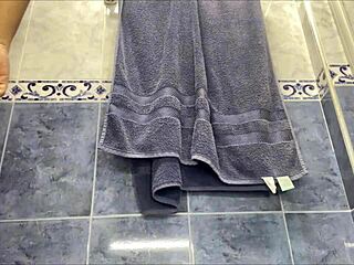 Amateur Camera Catches Stepmom's Tight Lycra Cameltoe in Bathroom