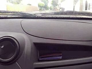 Estou Fazendo Uber E A Mulher Do Meu Vizinho Pagou Um Boquete Delicioso No Carro Pra Mim