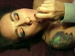 sinn sage shows off her body with ice cube rub