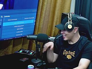 ruan mostrou o pau pra renatinha mello ela adorou o pau e as bolas dele ser� que eles se pegaram