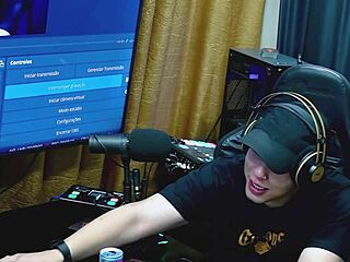 ruan mostrou o pau pra renatinha mello ela adorou o pau e as bolas dele ser� que eles se pegaram