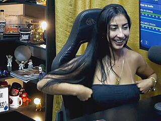 ruan mostrou o pau pra renatinha mello ela adorou o pau e as bolas dele ser� que eles se pegaram