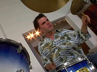 This cockhungry slut loves quick fucks and orgasms 😏