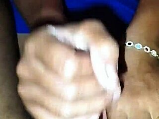 Sekretaris baru wajib ngocokin kontol bos dulu