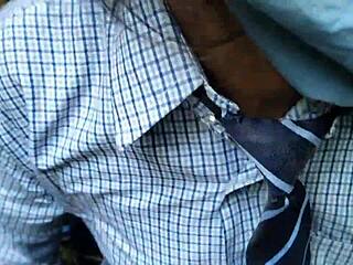 गर्म इंडियन कॉलेज गर्लफ्रेंड जंगल में चोदाई करती है