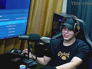 ruan mostrou o pau pra renatinha mello ela adorou o pau e as bolas dele ser� que eles se pegaram