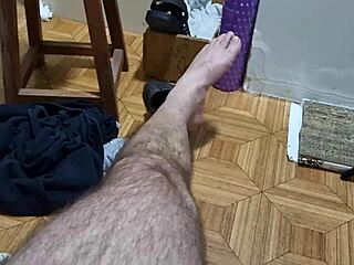 punheta deliciosa do peludão urso no outdoor