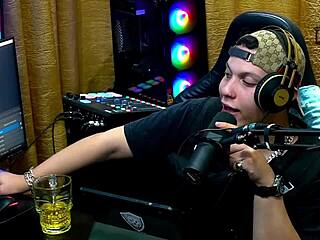 Mari �vila fica peladinha no podcast tirou tudo oque voc� faria no lugar do ruan - podcast p�pum no barraco