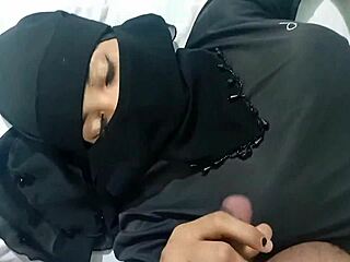 muslim woman explores friendship with hindu boyfriend in india