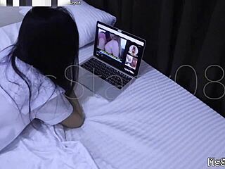 Nahuli ko si insan nanonood ng porn 😏🍑 with that petite Filipina ass in uniform.