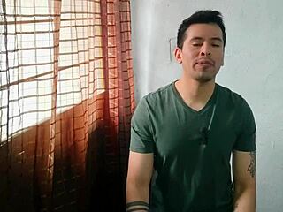 Mature man penetrated by bisexual taxi driver!