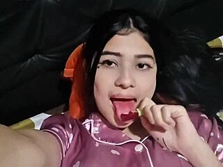 caliente latina chica despertando sola con masturbacion casera real