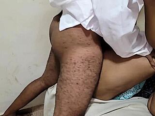 Vamos brincar de médico ginecologista usando câmera na buceta da paciente e fodendo gozando na grande buceta