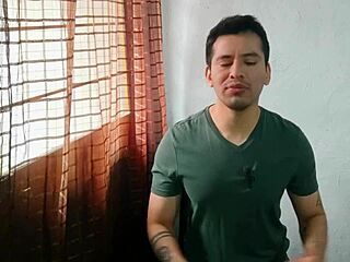 Mature man penetrated by bisexual taxi driver!