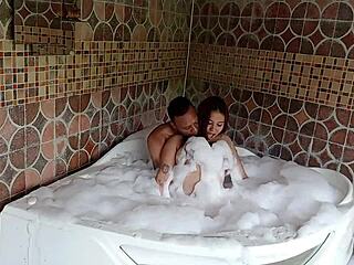 Que Rico Me Da Por El Culo Mi Padrastro En El Jacuzzi Cuando Su Esposa Se Va Para El Trabajo Highlight