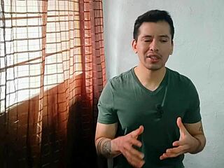 Mature man penetrated by bisexual taxi driver!