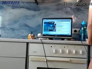 Sexy Dea Performs Squirting On Webcam Live Stream