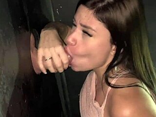 meu namorado me levou pra chupar pau no gloryhole com desconhecido