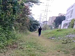 i show pussy in public park