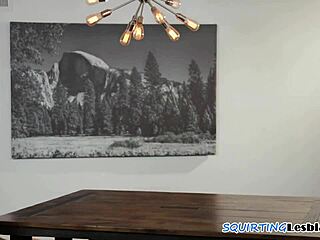 squirting dyke babes lick each other's pussy