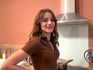 Ariana et anita deux chaudes coquines lesbiennes