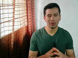 Mature man penetrated by bisexual taxi driver!