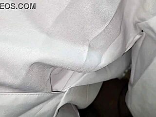 Vamos brincar de médico ginecologista usando câmera na buceta da paciente e fodendo gozando na grande buceta