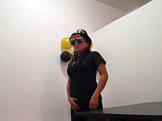 I'm bored in office and put butt plug to get aroused, I'm slut at work