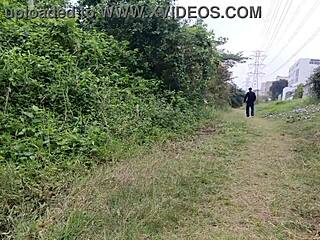 i show pussy in public park