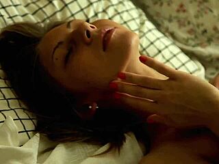 Skinny Roxana finger fucks her ass 😍