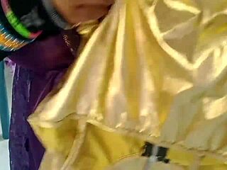 Delivery boy fucks hot bhabhi doggystyle 😏🍑