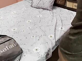 देसी कुंवारी स्कूली लड़की घर पर हार्डकोर सेक्स एक्सप्लोर करती है