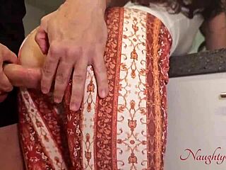 Fucking my cleaner lady for extra tip