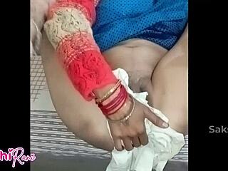 I saws stepmom peeing and fucks her pussy.