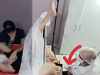 Marido leva esposa para examinar e foi traído ali mesmo ginecologista safado