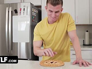 Stepson Freeuses Busty Stepmom Crystal Clark