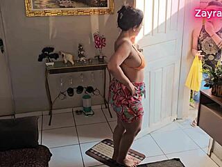 Chamei edjunior pra consertar mas quem foi consertada fui eu fudida na pousada. Public ass in shorts during bathing.