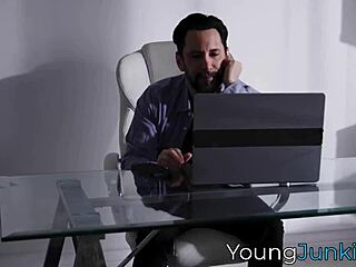 blonde cherry kiss receives pussy licking