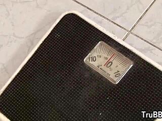 Desperate plumper rewards pervert with blowjob and sex after rescue