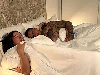 Neighbor, can I stay with you and your husband? I forgot my keys! Silvana Lee and Christian Chaux