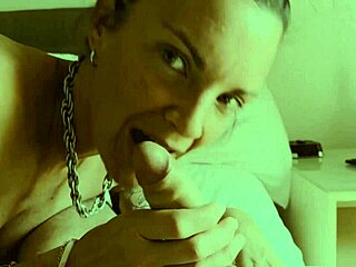 Je Baise Une Milf Soumise Dans Un Hôtel Et Lui Vide Mes Couilles Dans La Gorge