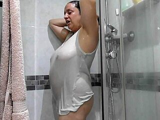 Enormes Tetas En La Ducha! Me Corro En Su Boca!