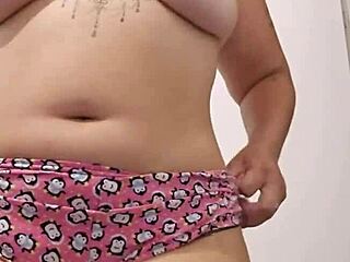 Quero da minha bucetinha de puta alguem a topa me comer de gra�a